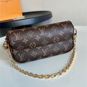 L.V Wallet On Chain IVY Monogram Canvas M81911