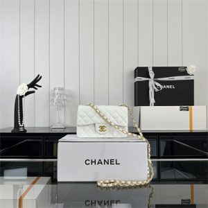 Cha.nel Mini Classic Flap Bag Grained Calfskin Gold Tone Metal White 01116