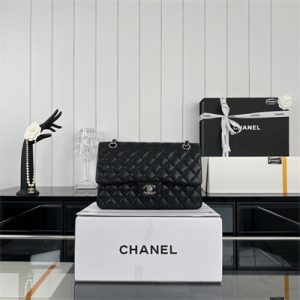 Cha.nel Medium Classic Flap Bag Grained Calfskin Silver Tone Metal Black 01112