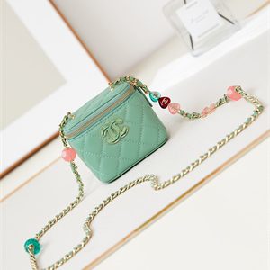 Cha.nel Vanity Case Lambskin Gold Tone Metal Green AP3230