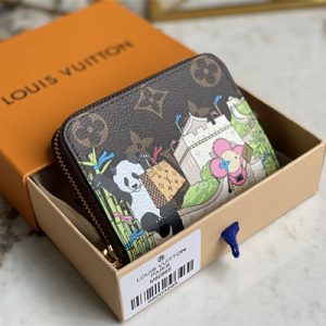 L.V Zippy Coin Purse Vivienne Holidays Monogram Canvas M80865