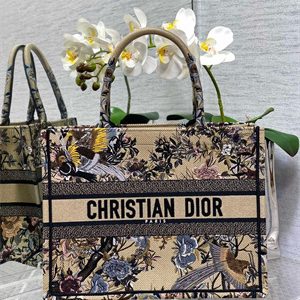 CD Medium Book Tote Jardin d'Hiver Embroidery Beige Multicolor