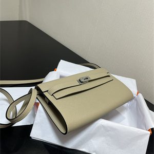 Kelly Classique To Go wallet Epsom Leather Silver Tone Metal In Trench Color HS