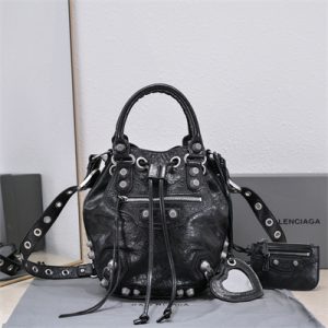 Women's Le Cagole Small Bucket Bag In Arena Lambskin Black Color