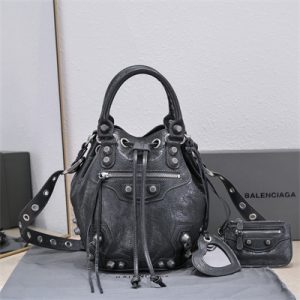 Women's Le Cagole Small Bucket Bag In Arena Lambskin Dk Grey Color