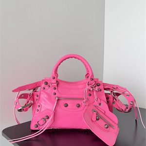 Women's NEO Cagole XS Handbag In Arena Lambskin Fuchsia Color