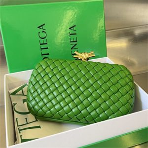 BV Knot Clutch In Lambskin Leather Avocado Color