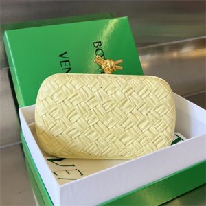 BV Knot Clutch In Calfskin Leather Wrinkled Ice Cream Color