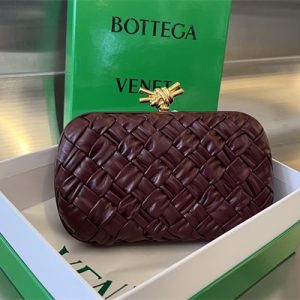 BV Knot Clutch In Calfskin Leather Wrinkled Barolo Color