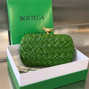 BV Knot Clutch In Calfskin Leather Wrinkled Avocado Color