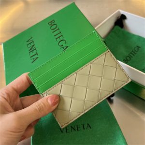 BV Card holder In Calfskin Leather Travertine/Parakeet