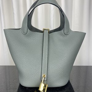 Picotin Lock Bag Taurillon Clemence Leather 18/22CM Gold/Silver Tone Metal In Vert Amande Color HS