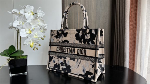 CD Medium Book Tote Beige and Black Fleurs Mystiques Embroidery - Image 4