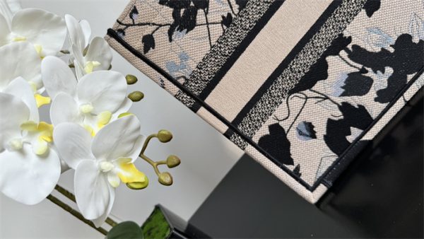 CD Medium Book Tote Beige and Black Fleurs Mystiques Embroidery - Image 6