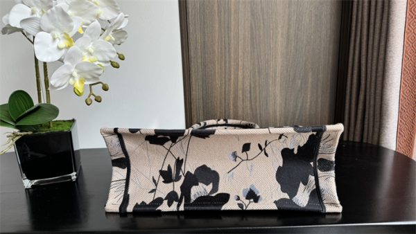 CD Medium Book Tote Beige and Black Fleurs Mystiques Embroidery - Image 7
