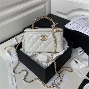 Cha.nel Vanity Case Top Handle With Chain Shiny Crumpled Lambskin, Imitation Pearls & Gold-Tone Metal White AP3804