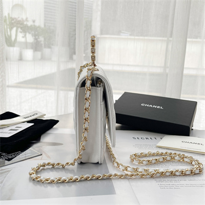 Chanel Clutch With Chain Lambskin Gold Tone Metal White AP3795 - Image 7