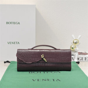 BV Long Clutch Andiamo With Handle In Crococile Leather Barolo