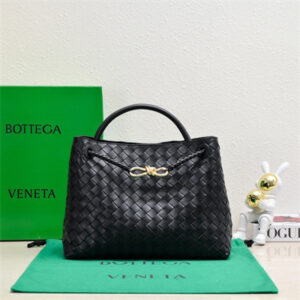BV Medium Andiamo Top handle bag Lambskin Leather Black