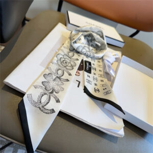 Chanel Twilly 100% Silk 32004