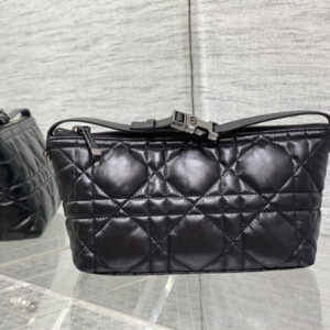 CD Medium DiorTravel Nomad Pouch Black Macrocannage Calfskin