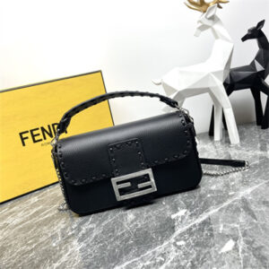 Fen.di Baguette Mini
Selleria bag with 309 hand-sewn topstitches