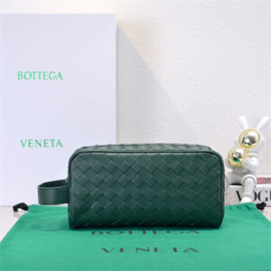BV Intrecciato Travel Pouch In Calfskin Dk Green