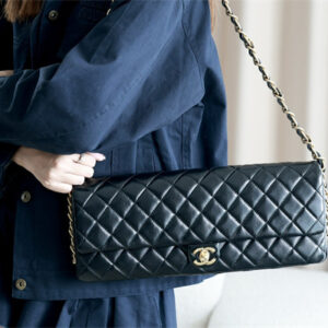 Cha.nel Maxi Clutch Bag Shiny Lambskin & Gold-Tone Metal Black AS5006