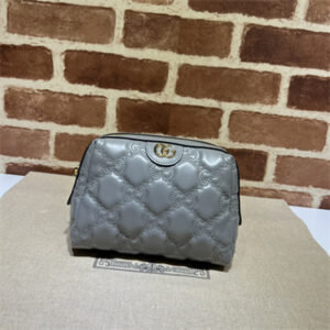 Gu.cci Gucci GG Matelassé Beauty Case in Grey Leather 726047