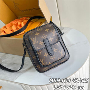 L.V CHRISTOPHER WEARABLE WALLET Monogram Canvas M69404