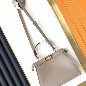 Fen.di PEEKABOO ICONIC ISEEU Medium leather bag Dove Grey