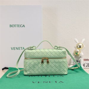 BV Bang Bang Vanity Case Intrecciato Calfskin leather Mint Green