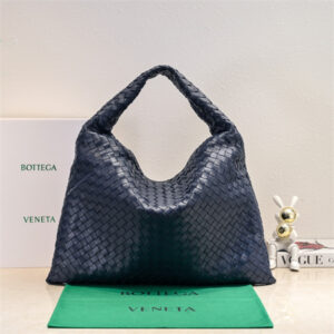 BV Large Hop Shoulder Bag In Calfskin Navy