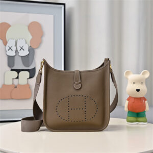 Evelyne III PM Bag In Etoupe(options)