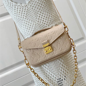 L.V Pochette Métis East West Monogram Empreinte Sand M14322