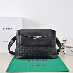 BV Medium Andiamo Messenger Bag In Calfskin Black