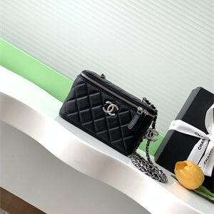 Chanel Vanity Case Lambskin & Silver-Tone Metal Black AP3940
