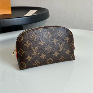 L.V Cosmetic Pouch MM Monogram Canvas M47515
